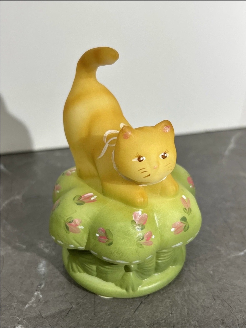 Fenton 2004 Connoisseur Perky Cat on Cushion Trinket Box - Signed Craig Fenton